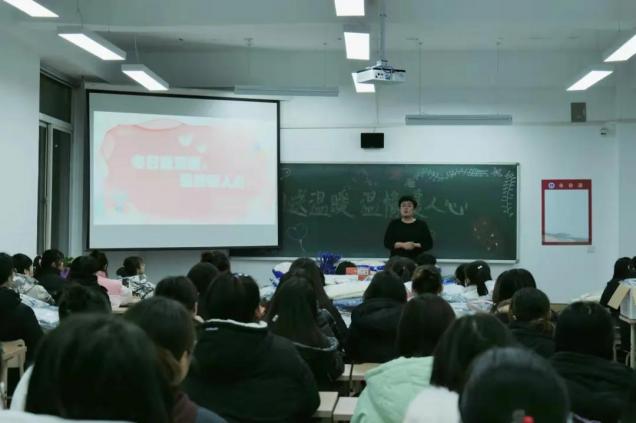 寒冬送温暖，情暖学子心——澳门永利为家庭经济困难学生发放越冬衣物