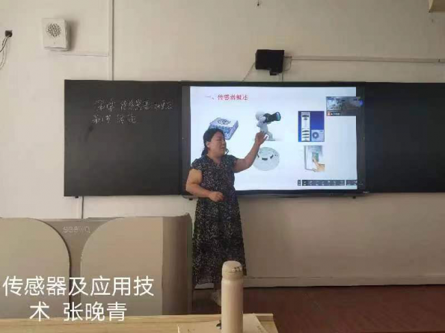 校领导深入教学一线“听课” 抓好开学“第一课”